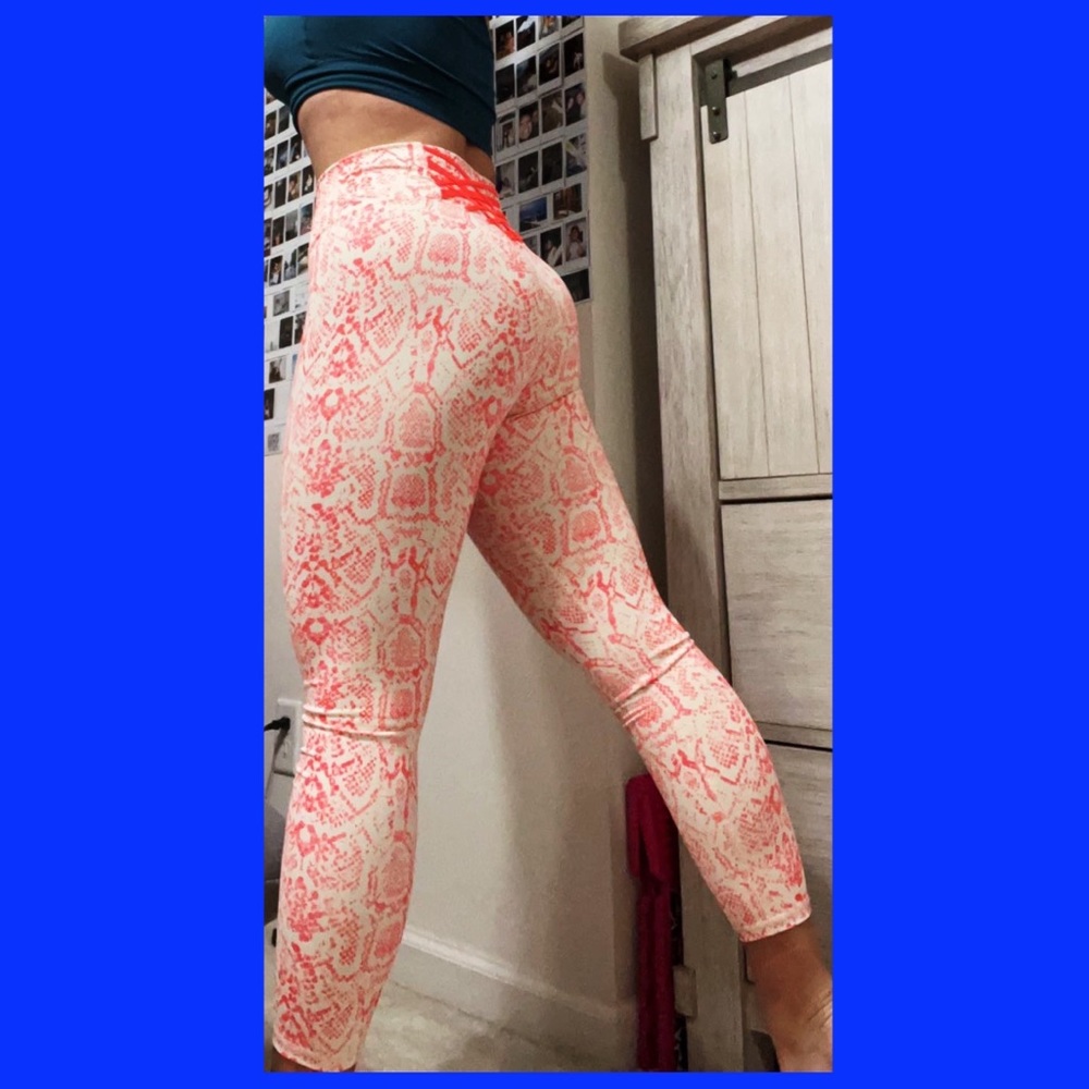 Fabletics Powerhold Crosshold Leggings